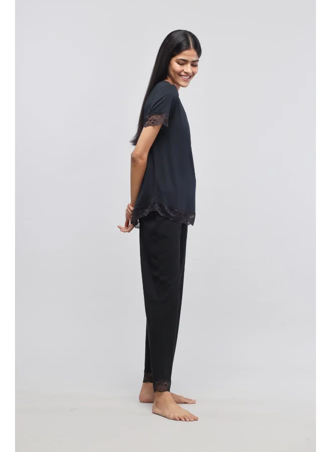 نسيسيرا Delicate  Black Lace Pajama Set