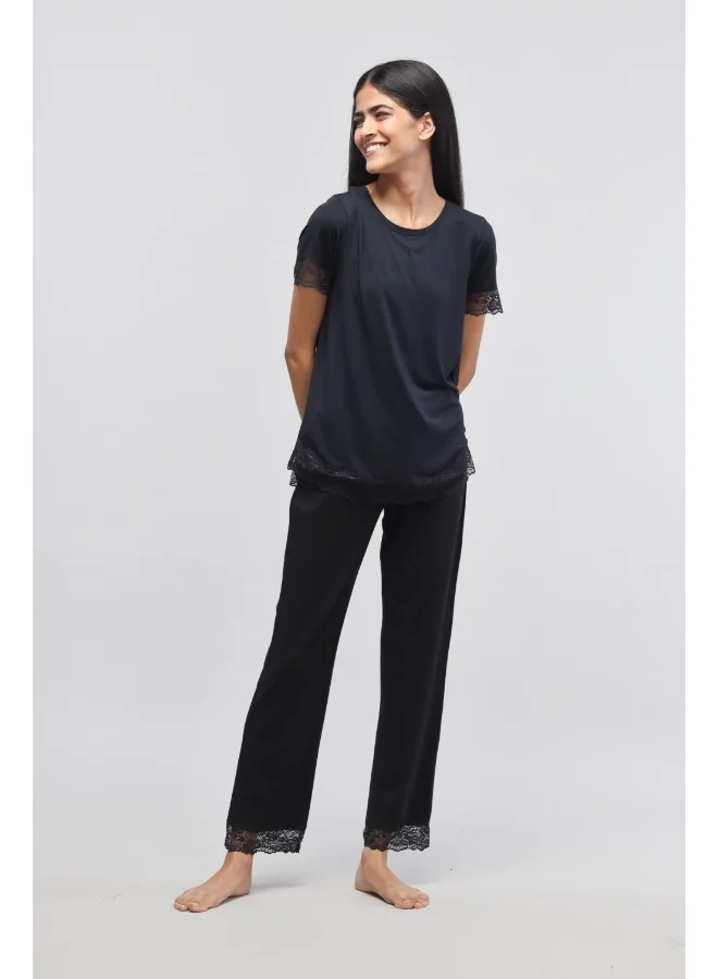 نسيسيرا Delicate  Black Lace Pajama Set