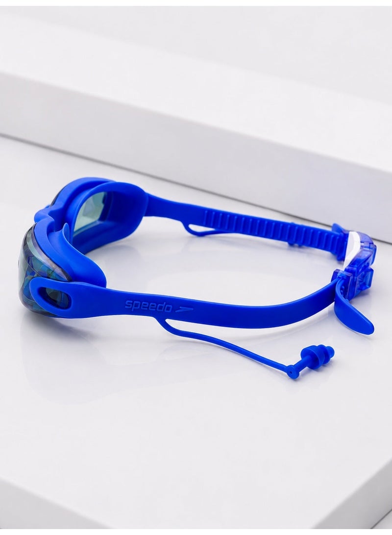 speedo Professional swimming goggles with anti-fog mirrored lenses and UV protection, with an adjustable strap and zippered protective case – Blue - Image 2