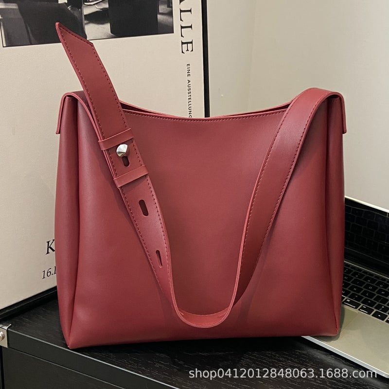 Korean Fashion Commuter Large Capacity Bag 2024 Winter New Atmospheric Personalized Trendy Shoulder Bucket Bag - Image 2