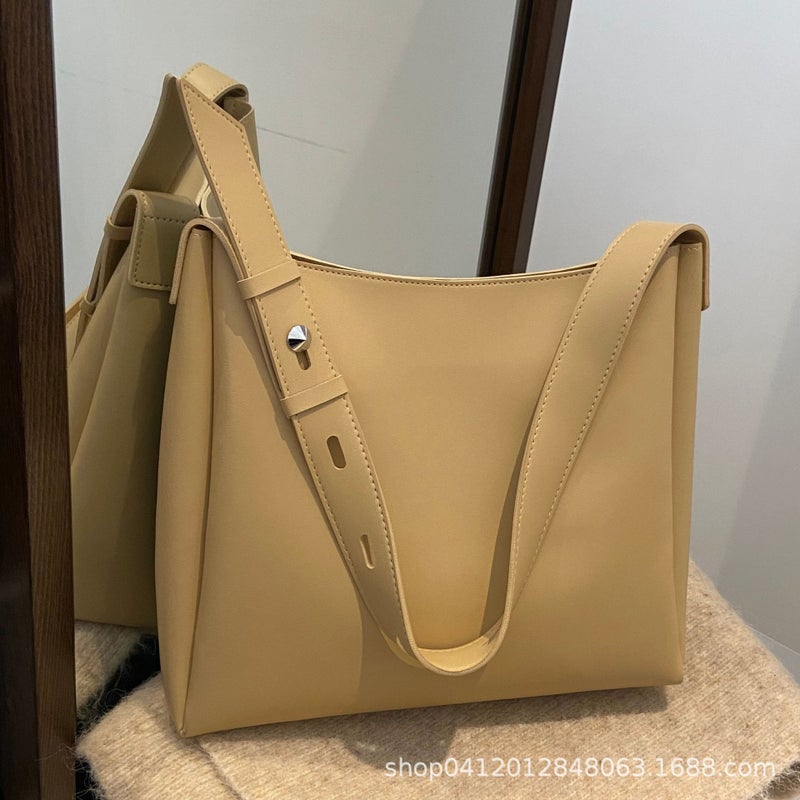 Korean Fashion Commuter Large Capacity Bag 2024 Winter New Atmospheric Personalized Trendy Shoulder Bucket Bag - Image 4