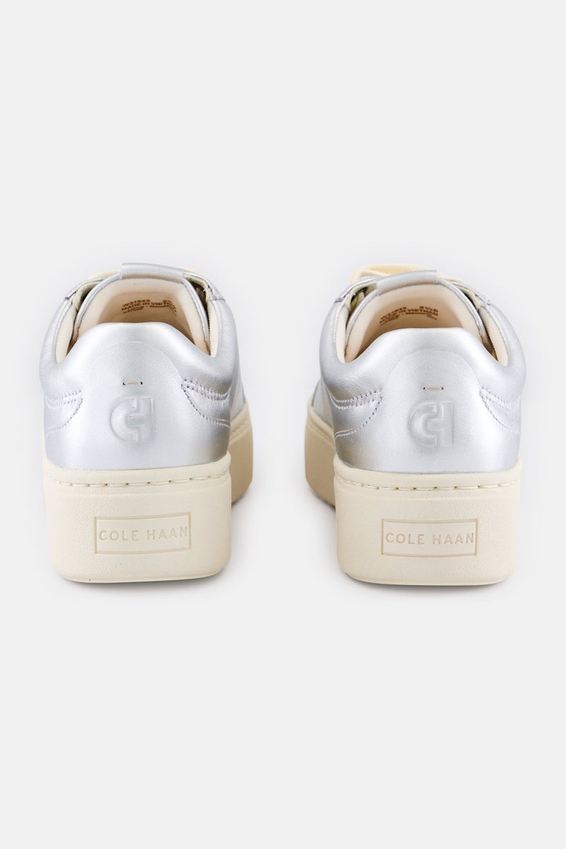 COLE HAAN حذاء رياضي نسائي متوسط جي بي ماكس بلاتفورم مزود بأربطة، فضي - Image 2