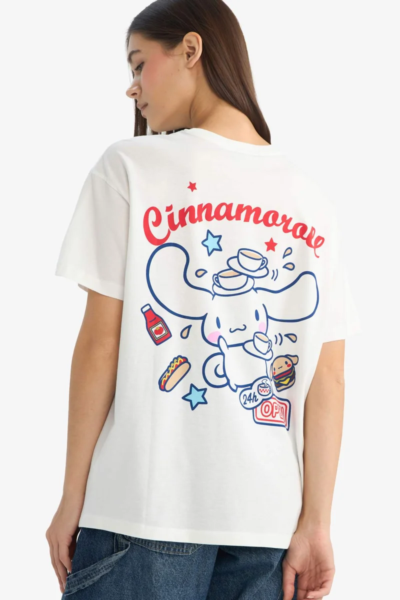 ديفاكتو Oversized Hello Kitty Printed Short Sleeved T-shirt