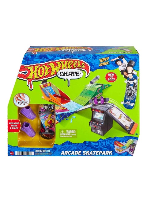 Hot Wheels Skate Arcade Skatepark Playset with Tony Hawk Fingerboard and Pair of Removable Skate Shoes
