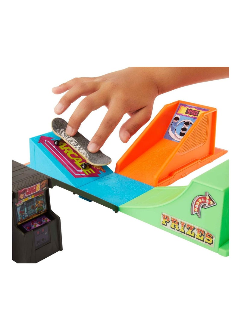 Hot Wheels Skate Arcade Skatepark Playset with Tony Hawk Fingerboard and Pair of Removable Skate Shoes