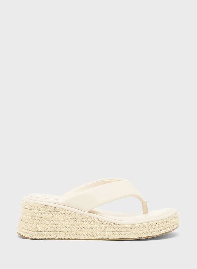 جينجر Mid Wedge Thong Sandal