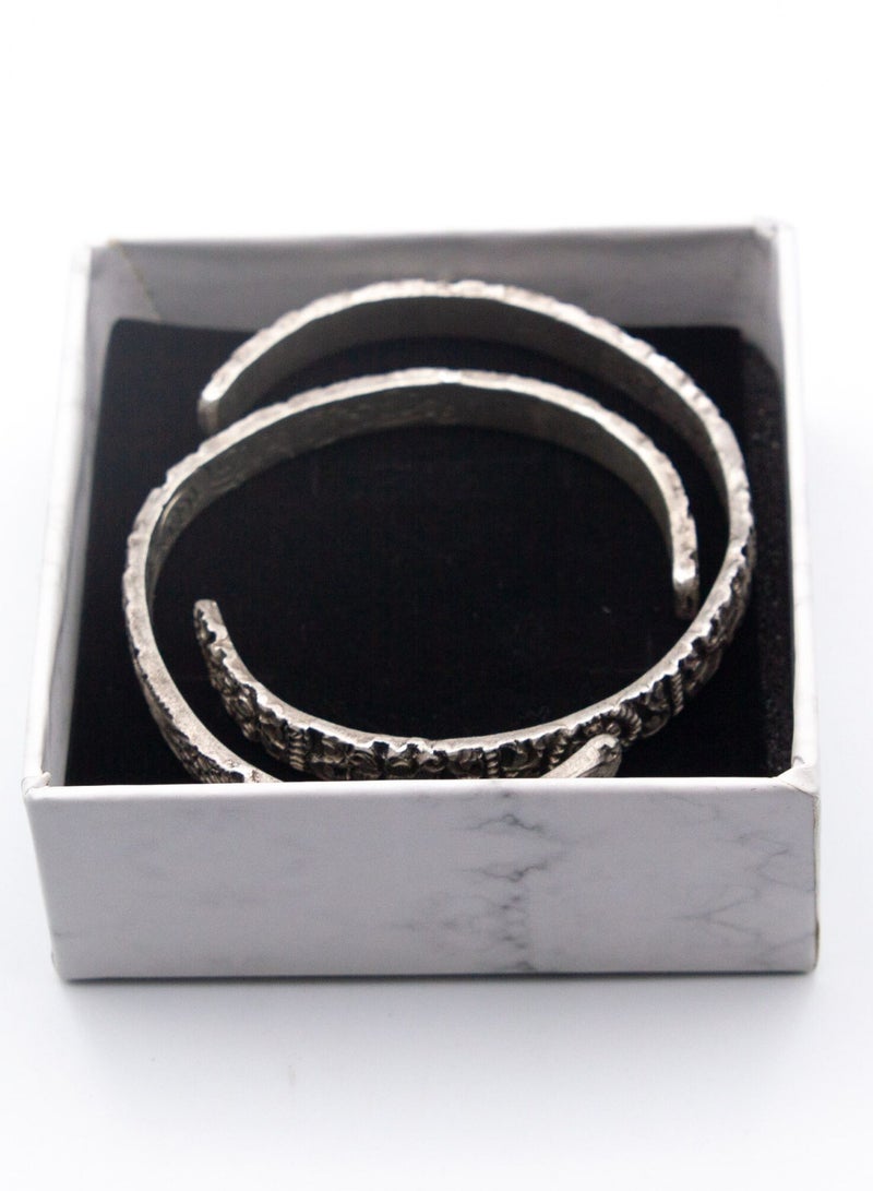 Alpine Crystals UAE Antique Elegant Pair of 925 Sterling Silver Engraved Bangles (2 pieces 58 grams) – Handcrafted in Nepal  - Image 5
