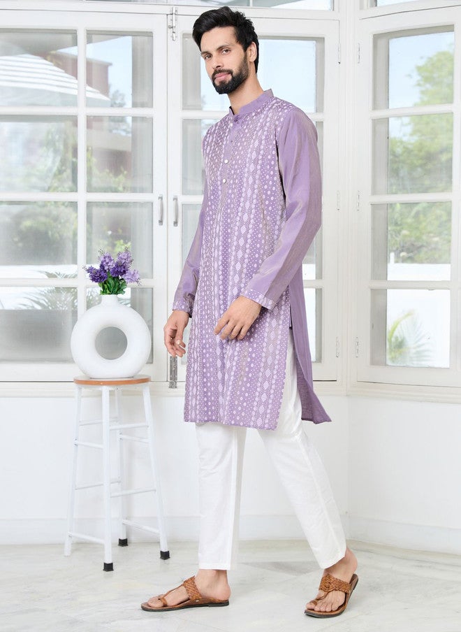 see designs قميص كورتا بنفسجي مزخرف بنقوش عرقية للرجال - Image 4