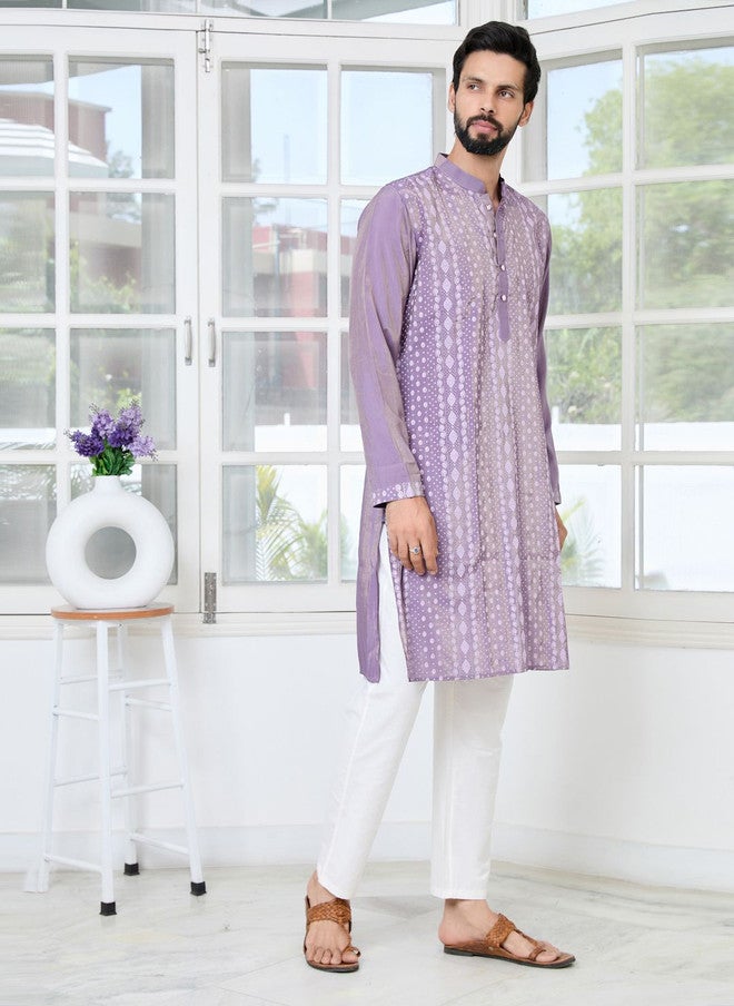 see designs قميص كورتا بنفسجي مزخرف بنقوش عرقية للرجال - Image 3