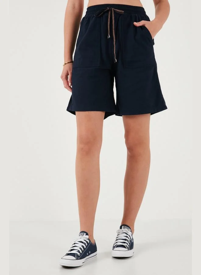 ليلا شورت نسائي قطني بخصر عالٍ وجيوب بقصة مريحة