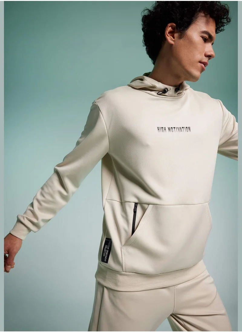 ديفاكتو Standard Fit Long Sleeve Kangaroo Pocket Sweatshirt