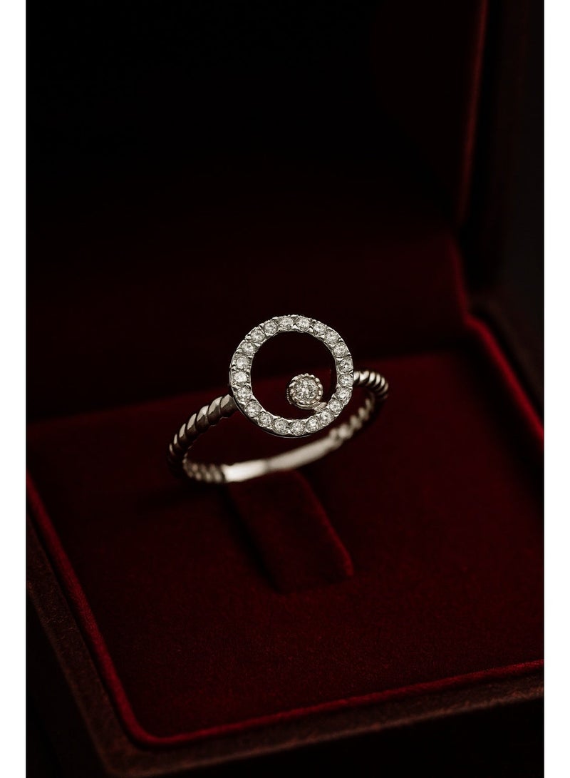 ثري دايموندز خاتم دائرة لولبى فضي مع أحجار كريستال - مجوهرات أنيقة للنساء مطلية بالبلاتينيوم والروديوم في علبة هدايا - Image 3