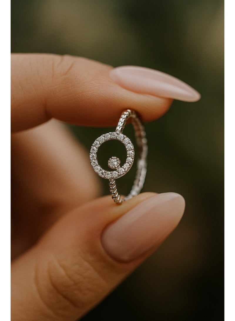 ثري دايموندز خاتم دائرة لولبى فضي مع أحجار كريستال - مجوهرات أنيقة للنساء مطلية بالبلاتينيوم والروديوم في علبة هدايا - Image 4