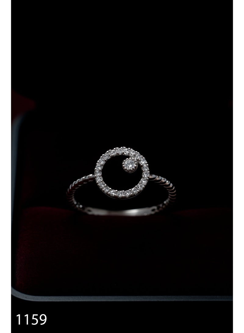 ثري دايموندز خاتم دائرة لولبى فضي مع أحجار كريستال - مجوهرات أنيقة للنساء مطلية بالبلاتينيوم والروديوم في علبة هدايا - Image 2