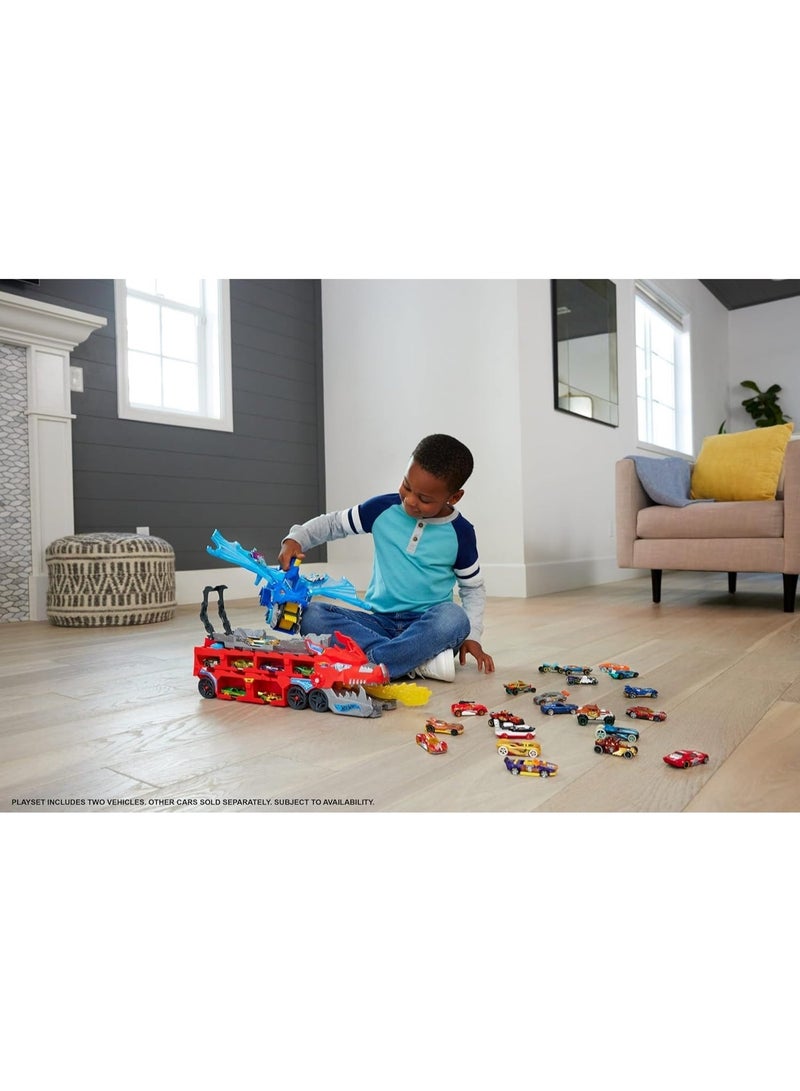 Hot Wheels مجموعة مسار سيارات المدينة، ناقل التنين المزدوج النهائي و 2 سيارة مصبوبة، تنين كبير الحجم و تنين قابل للفصل، يخزن أكثر من 20 مركبة - Image 2