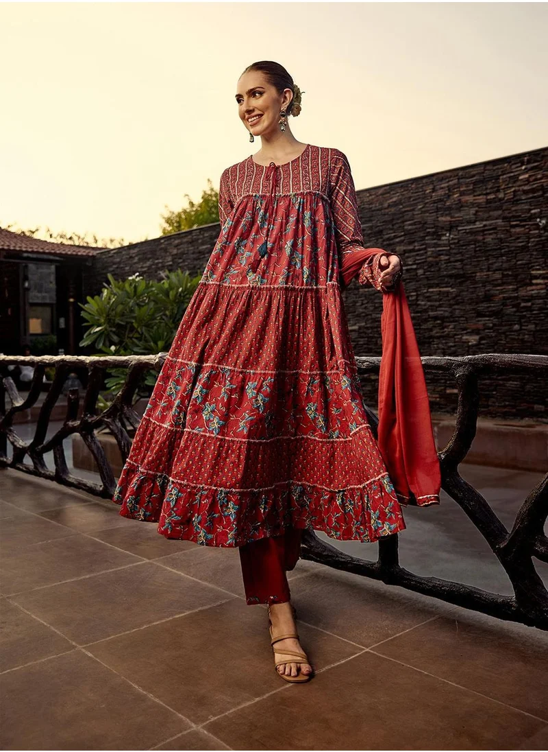 آي شين Red Kurta Set Straight Fit 3/4 Sleeve Sleeve made from Cotton featuring Self Design design and Round Neck neckline - Perfect for Ethinic!