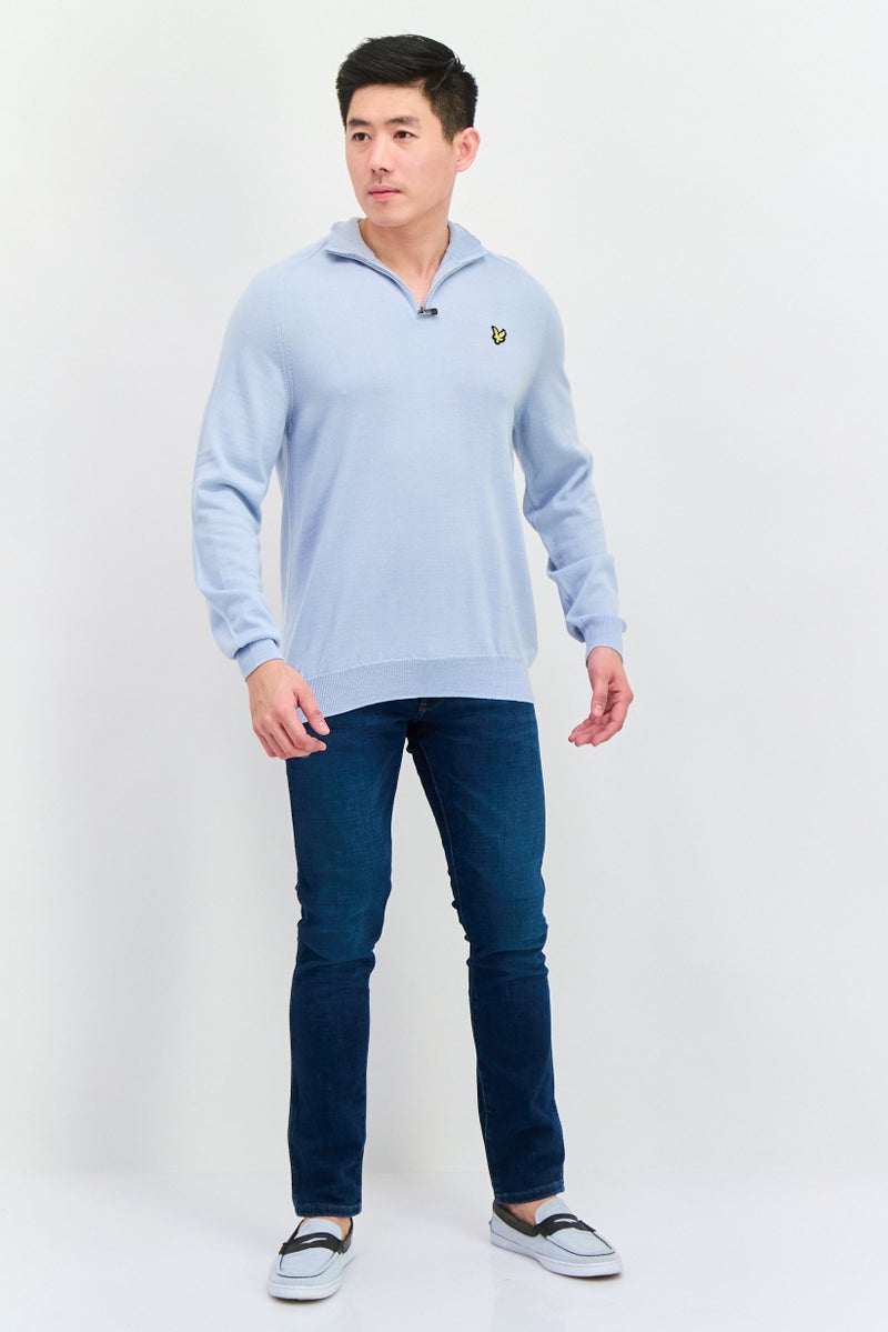 Lyle & Scott سويت شيرت رجالي بأكمام طويلة وياقة عالية، شعار العلامة التجارية، أزرق فاتح - Image 4