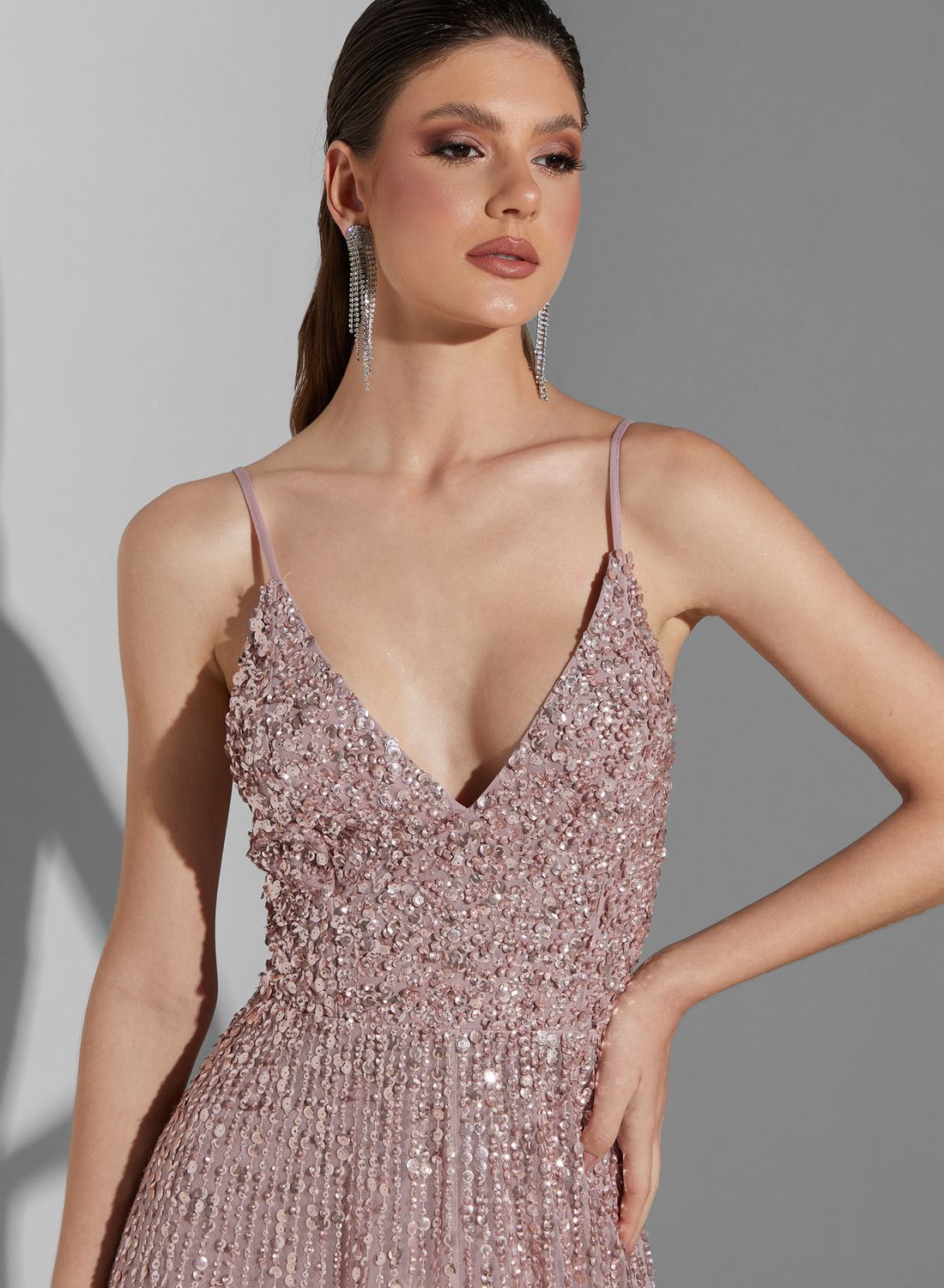 فستان مزين بالترتر