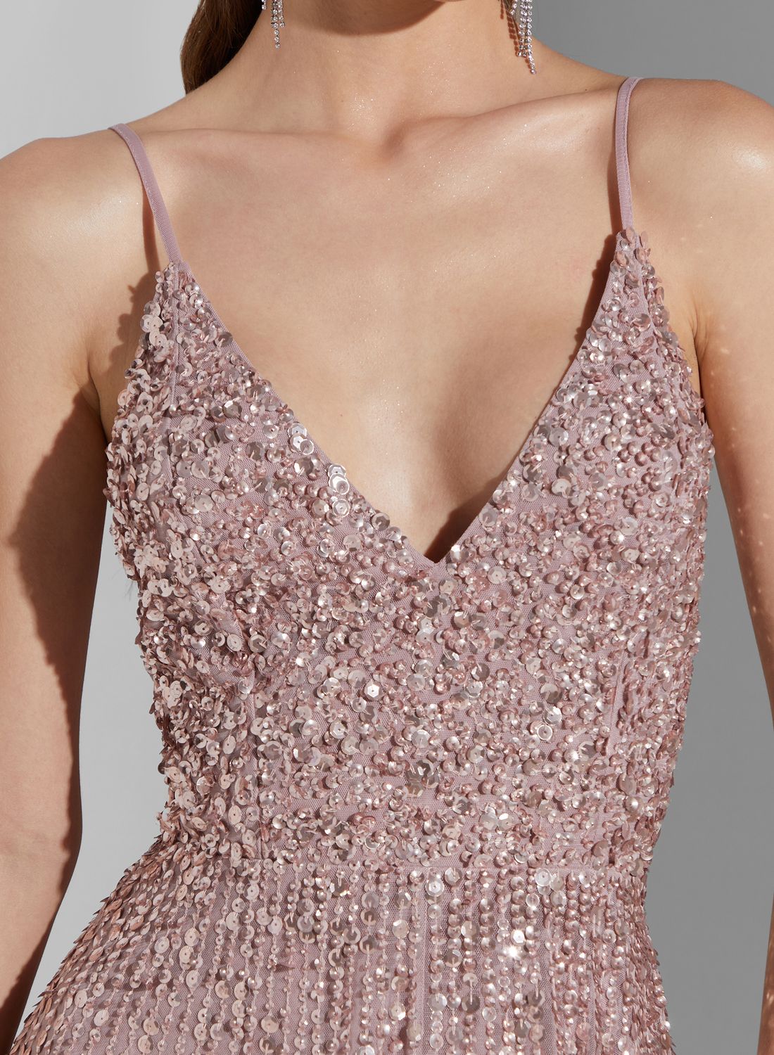 فستان مزين بالترتر