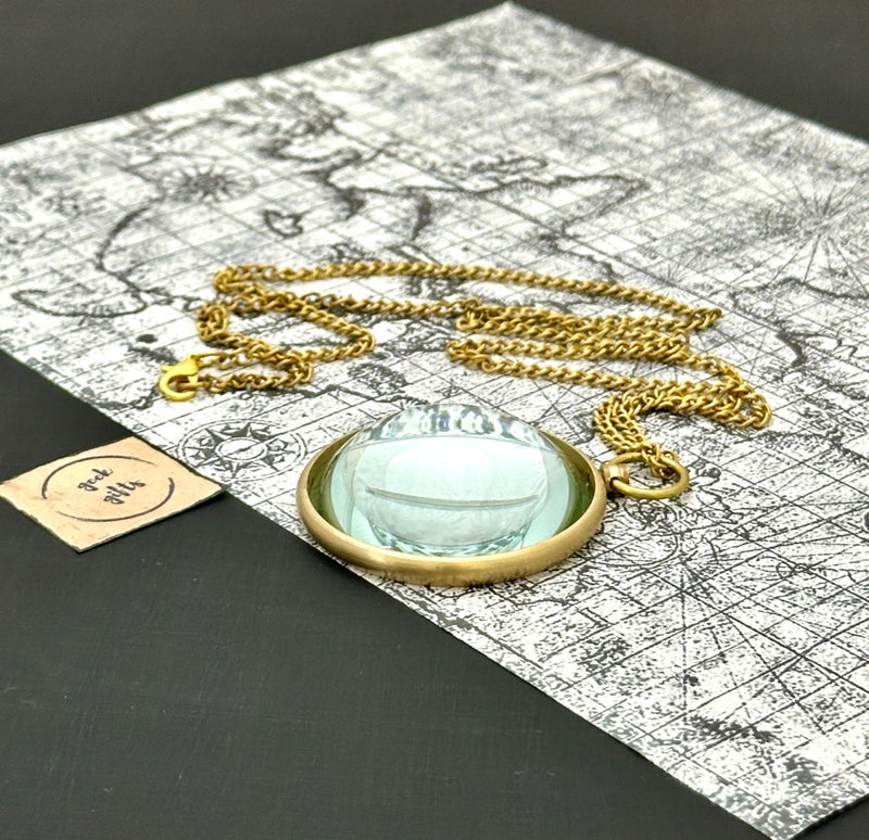 geekgifts Pocket Magnifying Glass with Leather Box - Domed Magnifying Glass - Monocle Costume Magnifiers - Book Magnifier for Reading - Hand Made Gift (Gold - with Chain) - Image 5