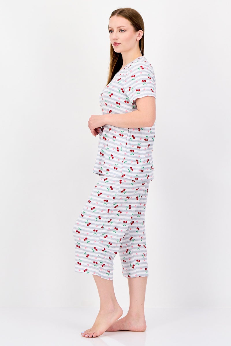 Rene Rofe طقم بيجاما مكون من قطعتين للنساء بتصميم مطبوع بالكامل مع بنطلون كابري، متعدد الألوان - Image 2