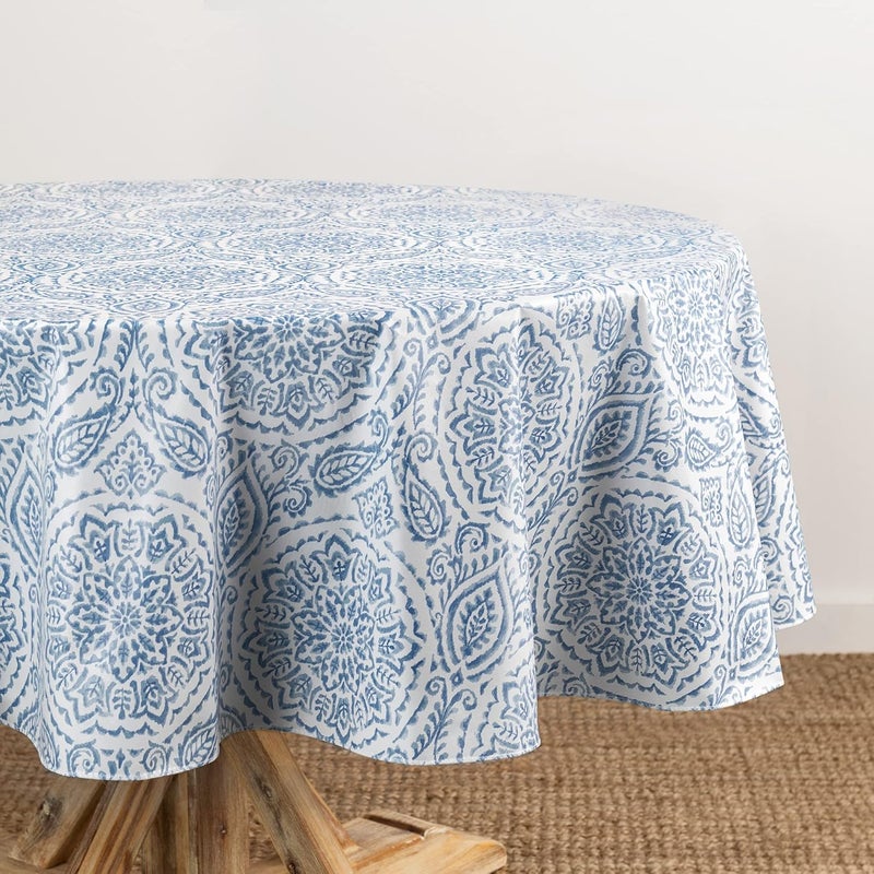 إلرين مناديل المائدة البلاستيكية المقاومة للماء والبقع من ماركة Home Fashions، نمط Savannah Boho Paisley، مصممة للاستخدام داخليًا وخارجيًا، بطبقة خلفية من القطن، مقاس 70×70 بوصة، على شكل دائري، بلون أزرق. - Image 1