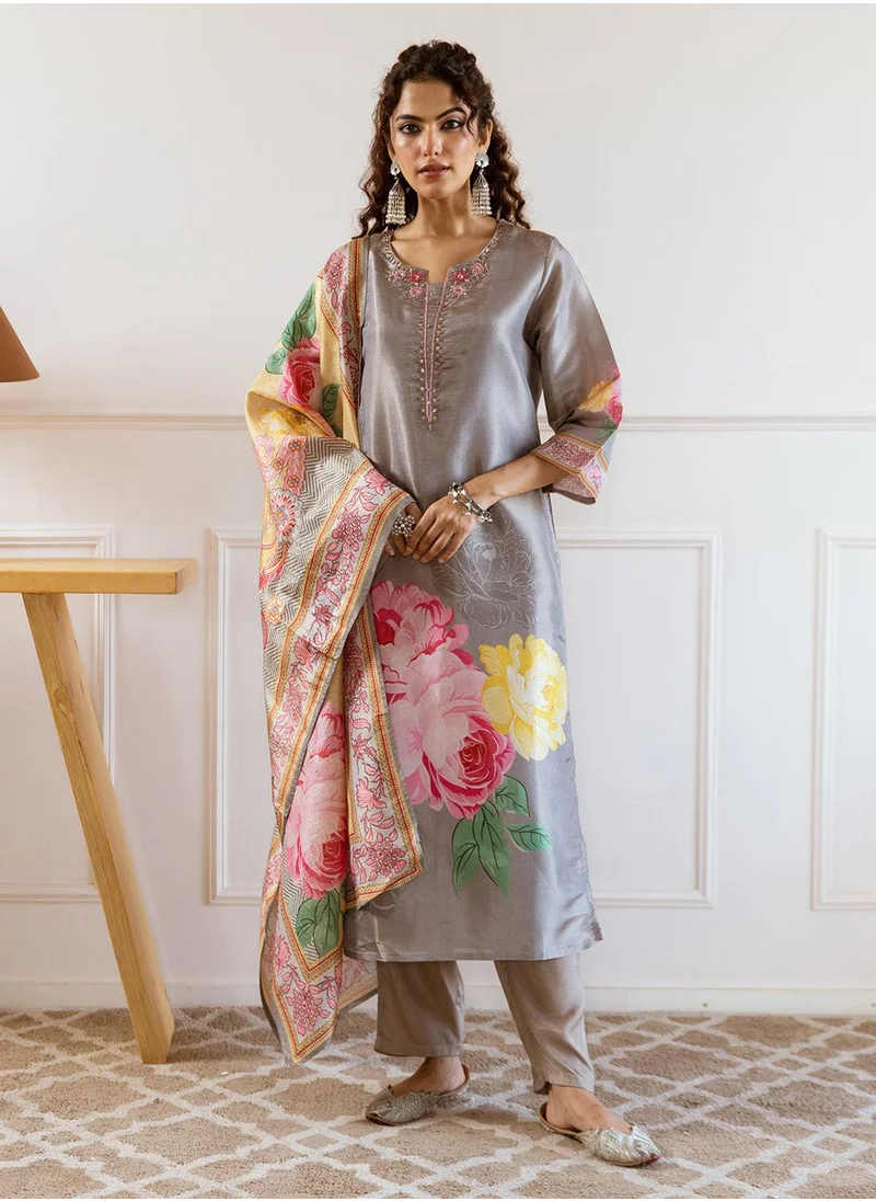 ISHIN Women Floral Printed Regular Sequinned Kurta With Trousers & With Dupatta