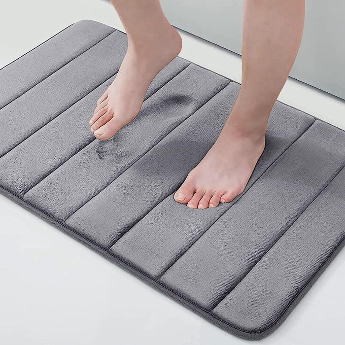 MEMORY FOAM WATER ABSORBENT MATS FOR BATHROOM DOOR MATS FOR HOME ENTRANCE AND NEAR BATHROOM ANTI SLIP BIG SIZE WATER SOAKING BATH MAT RUG CARPET (1 PCS) (60 * 40 CM, GREY)