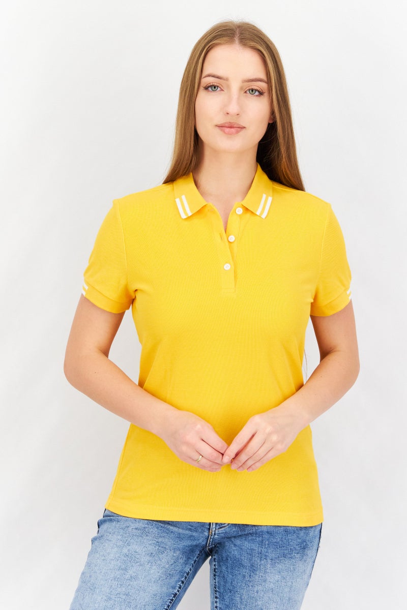 Aigle قميص بولو مزخرف بأكمام قصيرة وياقة مفتوحة للنساء، أصفر - Image 1