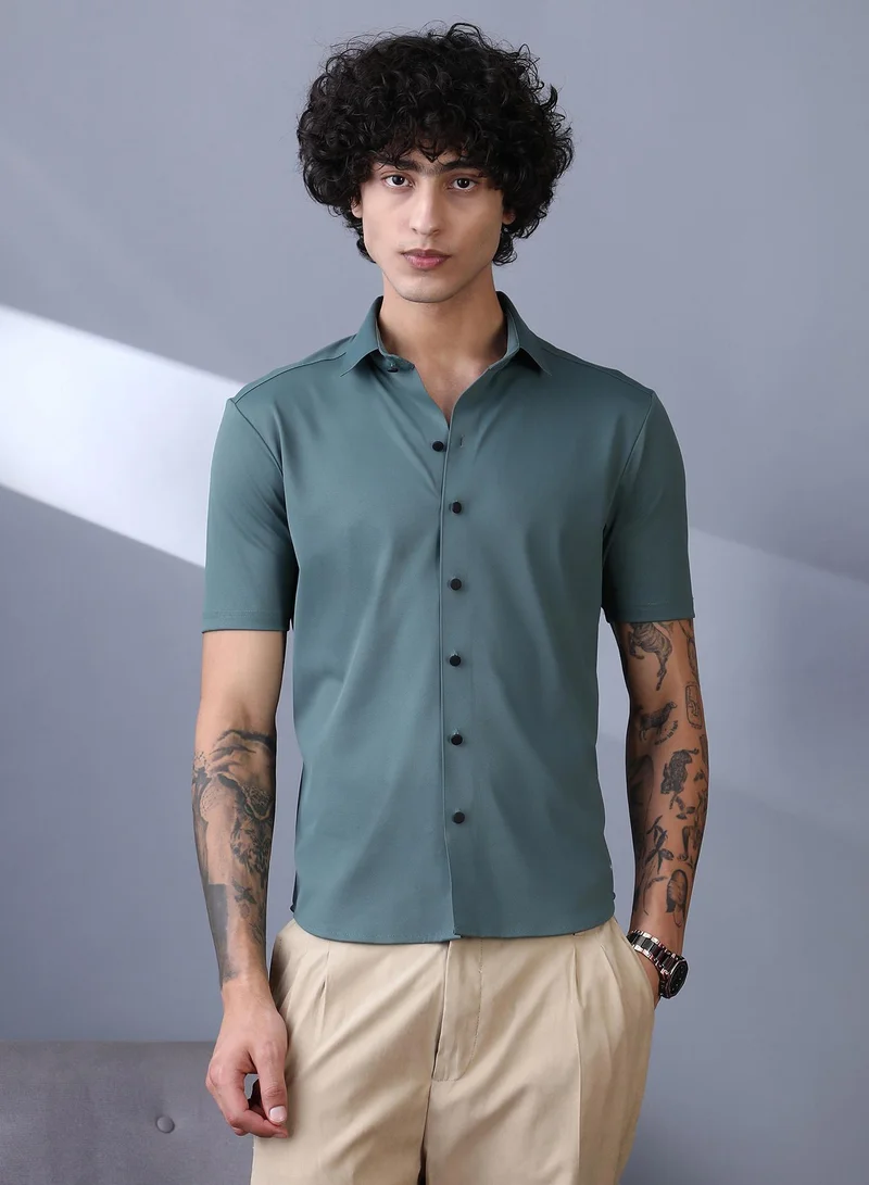 Campus Sutra Campus Sutra Men's Sea Green Seamless Solid Shirt For Casual Wear | Spread Collar | Short Regular Sleeves | Button Closure | Shirt Crafted With Comfort Fit For Everyday Wear
