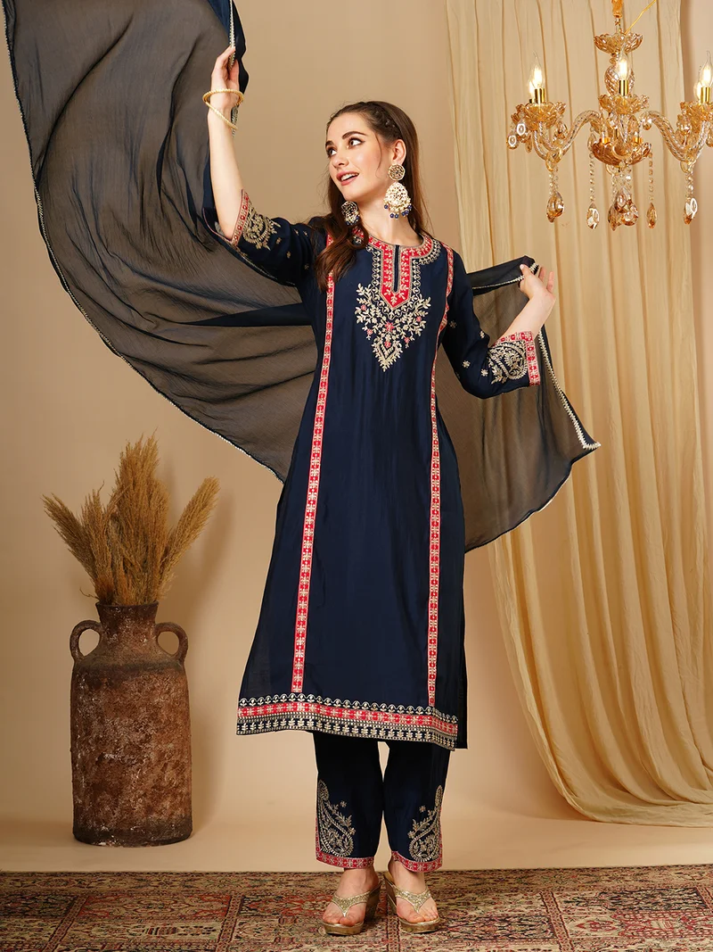 جلو باص Women Floral Embroidered Regular Thread Work Straight Kurta With Trousers & Dupatta