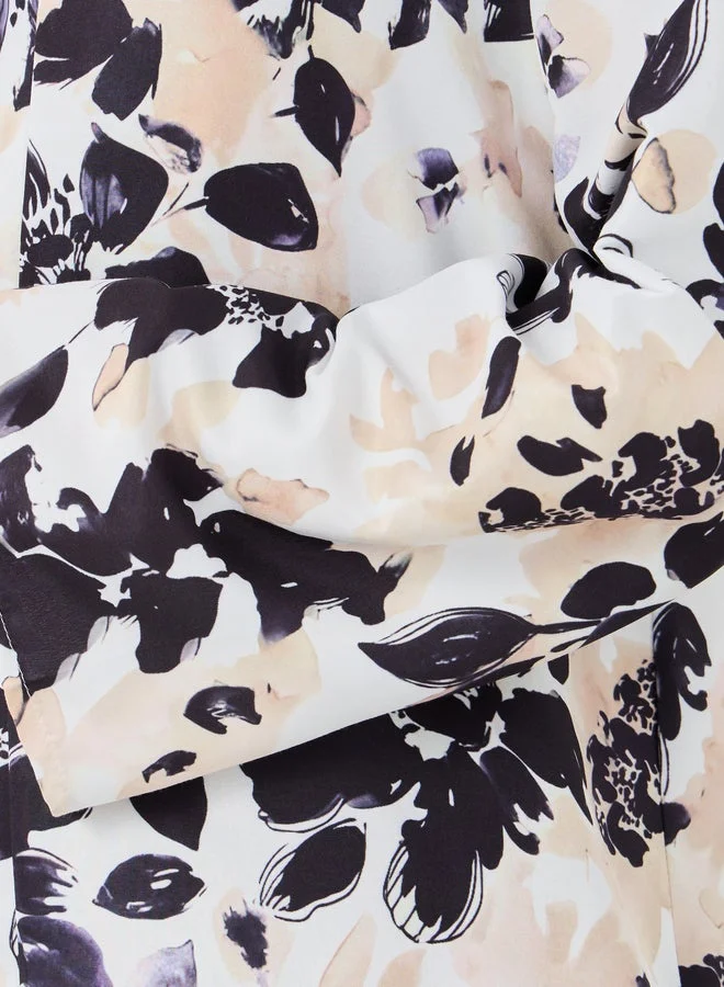 Styli Styli Floral Print Regular Fit Knee Length Kimono with Slit
