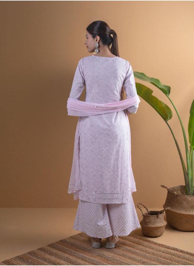 Libas Printed Straight Kurta with Palazzo and Chiffon Solid Dupatta Set by Styli  - Image 4