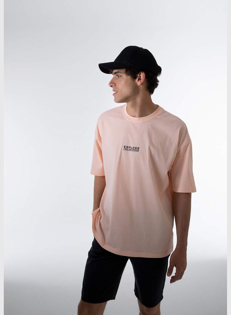 ديفاكتو تيشيرت فضفاض بأكمام قصيرة وطبعة شعار بسيط - Image 3