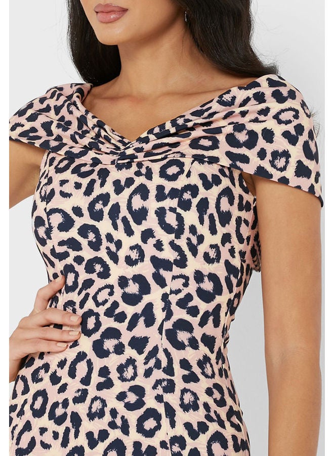 Little Mistress فستان باردوت بكشكشة هيم مطبوعة - Image 3