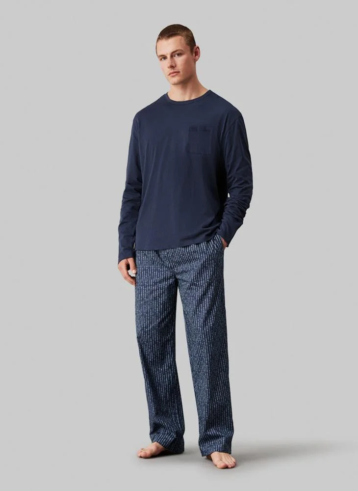 كالفن كلاين T-Shirt & Pants Set