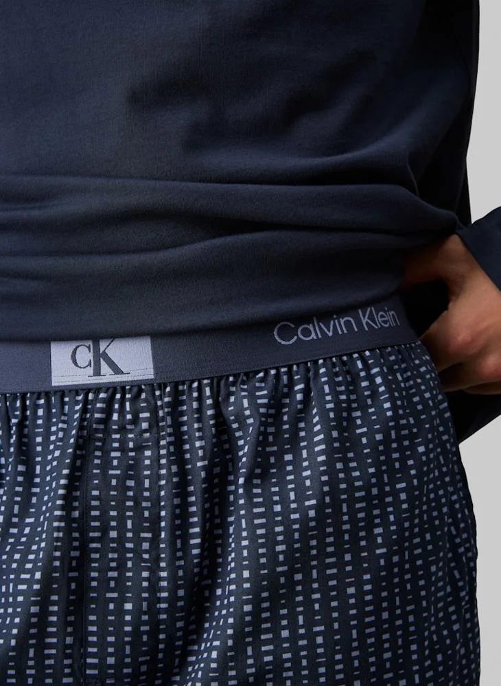 كالفن كلاين T-Shirt & Pants Set