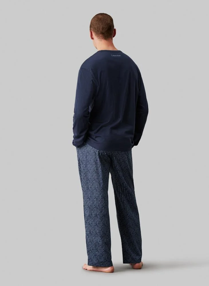 كالفن كلاين T-Shirt & Pants Set