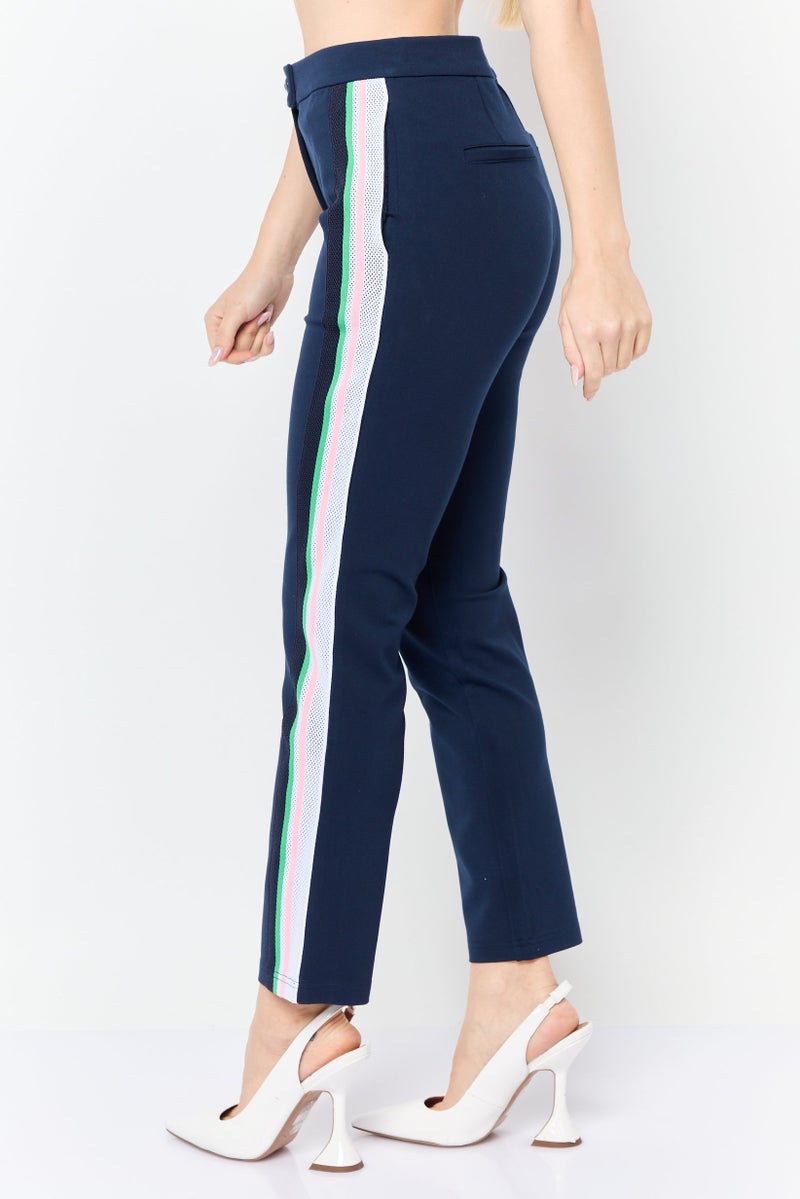 Juicy Couture سروال نسائي بقصة مستقيمة عادية، مزخرف، لون كحلي - Image 3