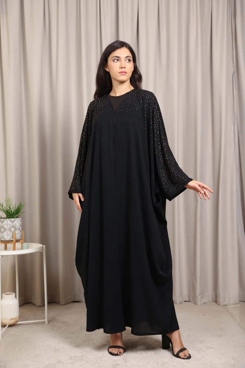 نيكياس عباية نِدى بقصة بحرينية مع تطريز كريستالي