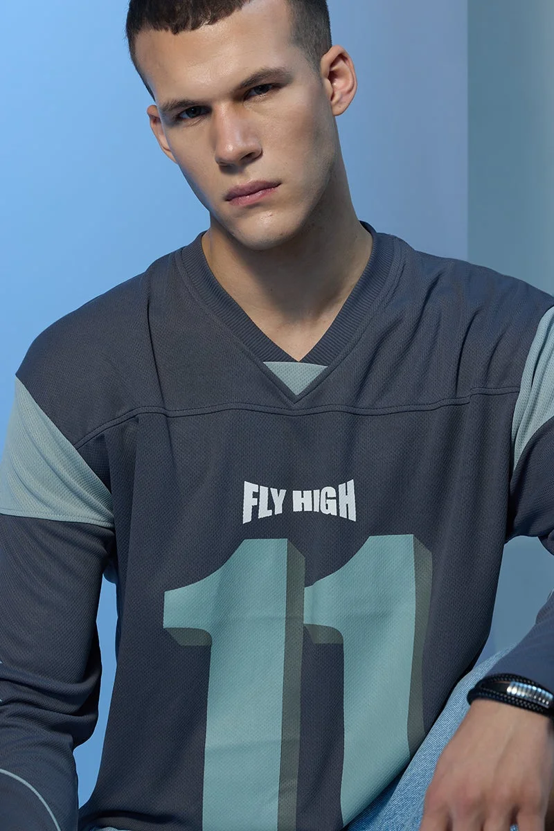 سنيتش نجوم داخل قميص طويل الأكمام فضفاض