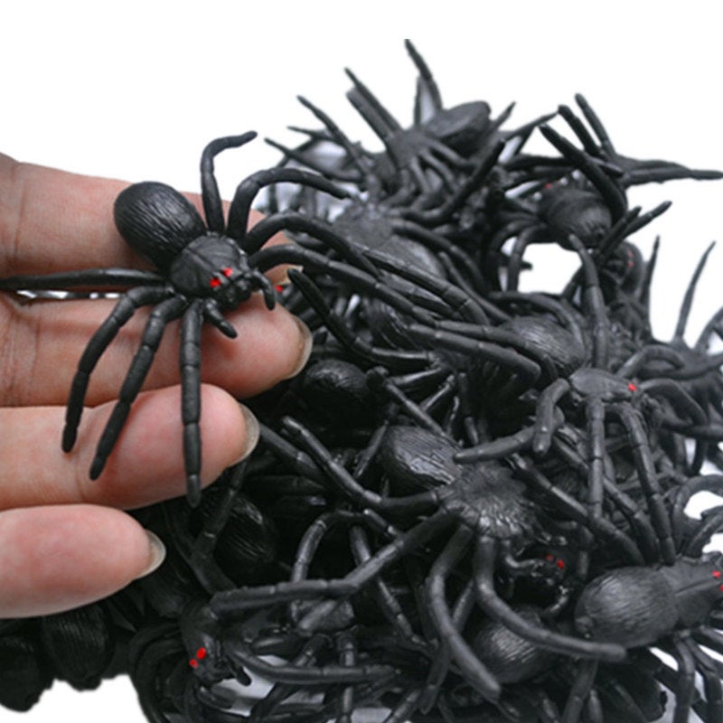 Realistic Jumping Spider Surprise Gag Toy - TPR Rubber Spider Model - Image 1