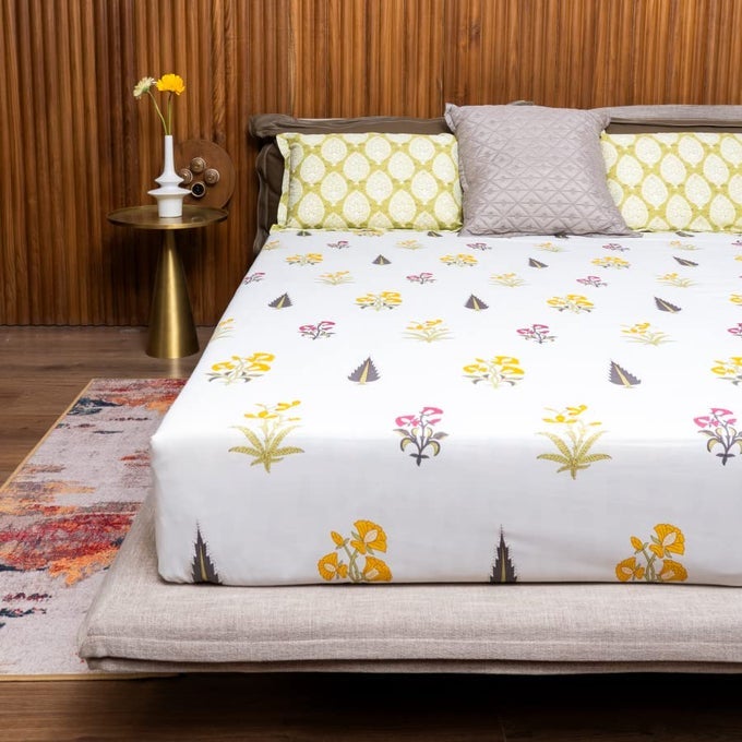 REGAL 100 COTTON 200 TC BEDSHEET FOR KING BED KING BEDSHEET COTTON WITH 2 PILLOW COVERS SIZE 108 X 108 INCHES HIGH GARDEN YELLOW