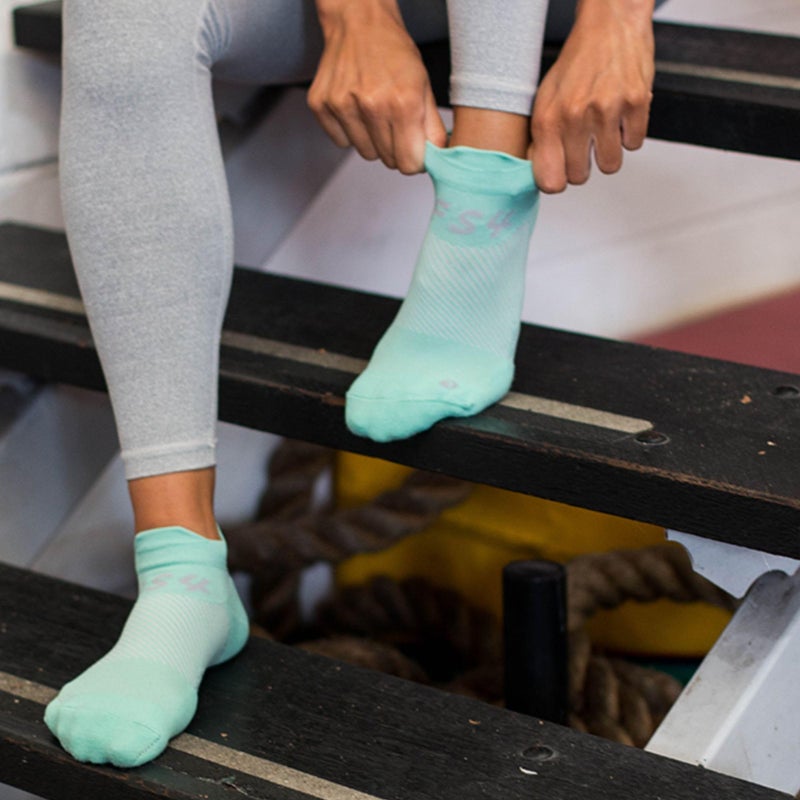 OS1st FS4 Plantar Fasciitis No Show Socks relieves plantar fasciitis, heel/arch pain and improves circulation - Image 2