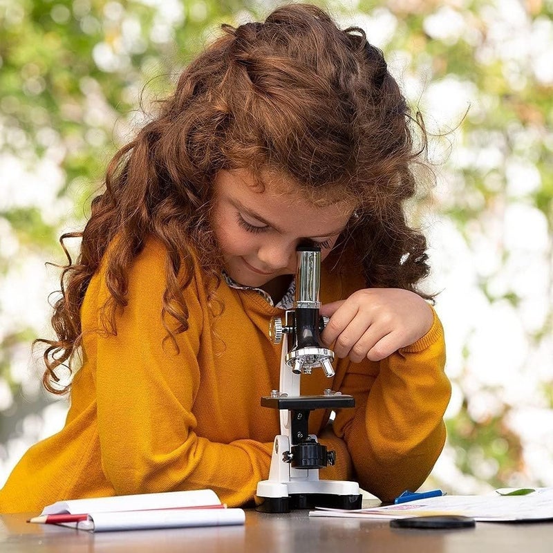 AmScope مجموعة ميكروسكوب STEM للمبتدئين 52 قطعة 120X-1200X مع ميكروسكوب هيكل معدني، شرائح بلاستيكية، ضوء LED وصندوق حمل (M30-ABS-KT2-W)، أبيض - Image 3