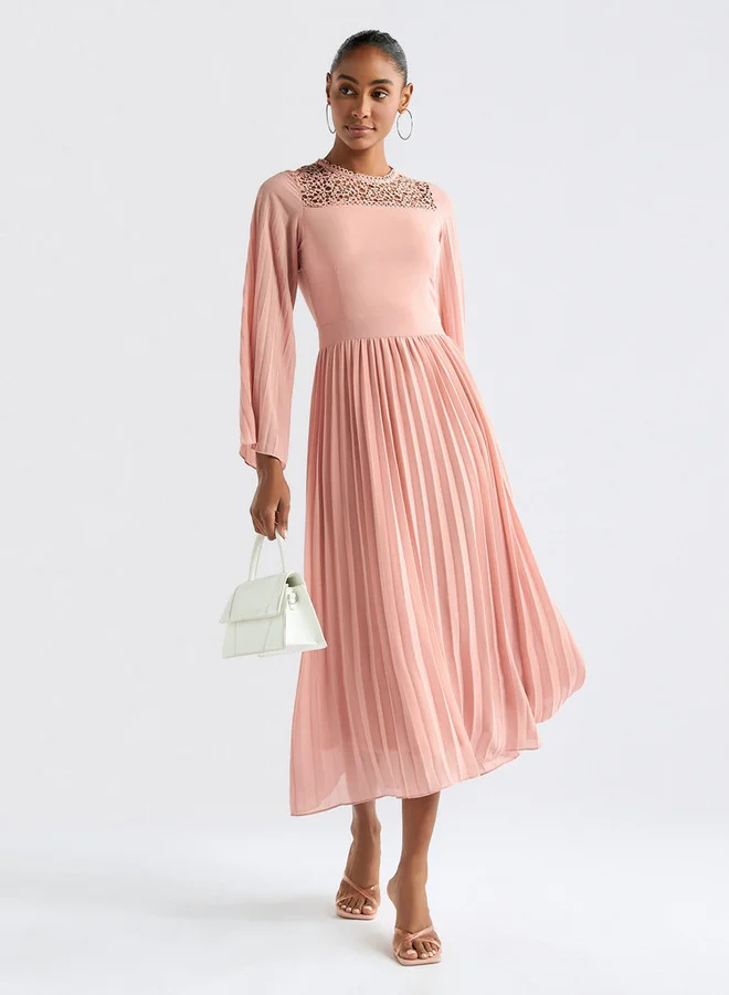 سبلاش فيڤ فستان بأكمام واسعة وتفاصيل دانتيل