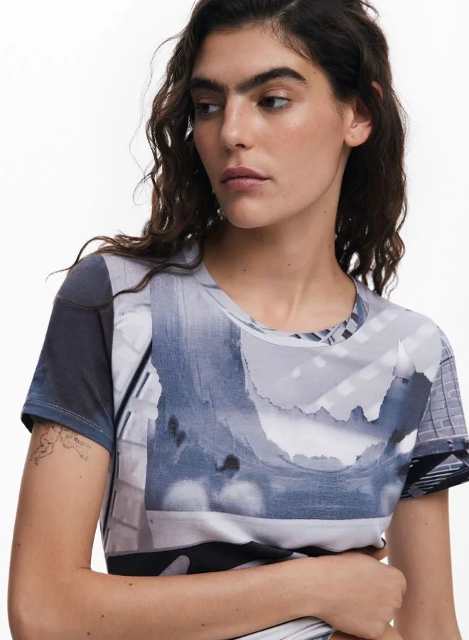 ديسيجوال تي شيرت بطبعة الإشارة