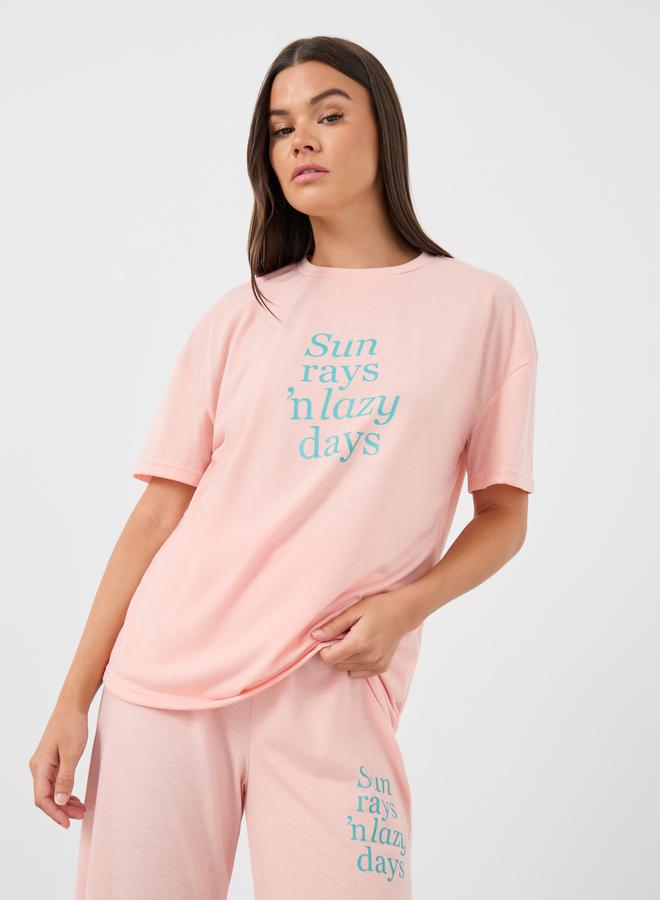 ستايلي طقم بيجامة وتيشيرت بياقة دائرية وطبعة شعار ستايلي - Image 2