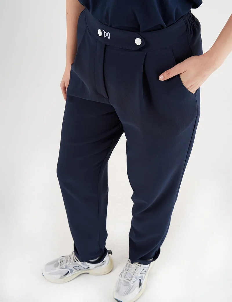 Kayra Elasticated Cuff Carrot Cut Pants in Dark Navy