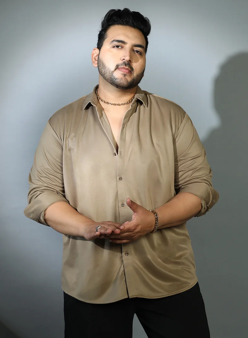 انستافاب بلس قميص رجالي أخضر زيتوني سادة بقصة مريحة للملابس الكاجوال بياقة عريضة وأكمام طويلة بأزرار مقاس كبير مصمم براحة للاستخدام اليومي